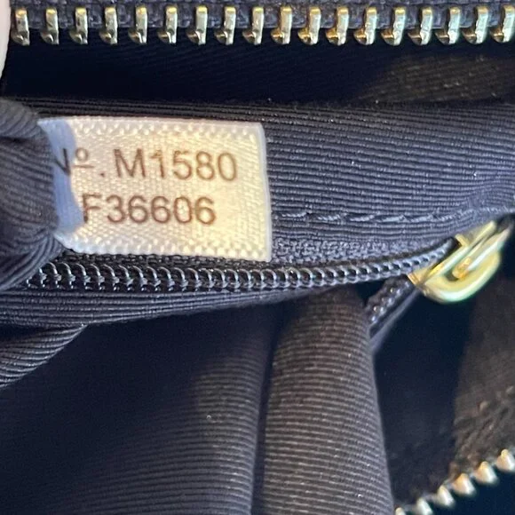 COACH Christie Crossgrain Leather Carryall Shoulder Bag in Black - Preowned - Picture 6 of 15